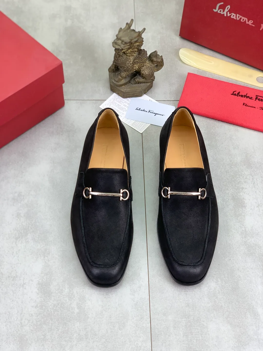 Men's Men's Shoes 💰P560💰[New Style] Water-dyed Niuli 🆘[Salvatore Ferragamo] Ferragamo's latest casual business leather shoes for men! Listed simultaneously! The fabric is made of specially imported original calfskin, the lining is made of imported water-dyed cowhide, and the original combination outsole is absolutely luxurious and leads the fashion trend. Matching code: 39-44 (45 46 customized) 2️⃣ colors available
